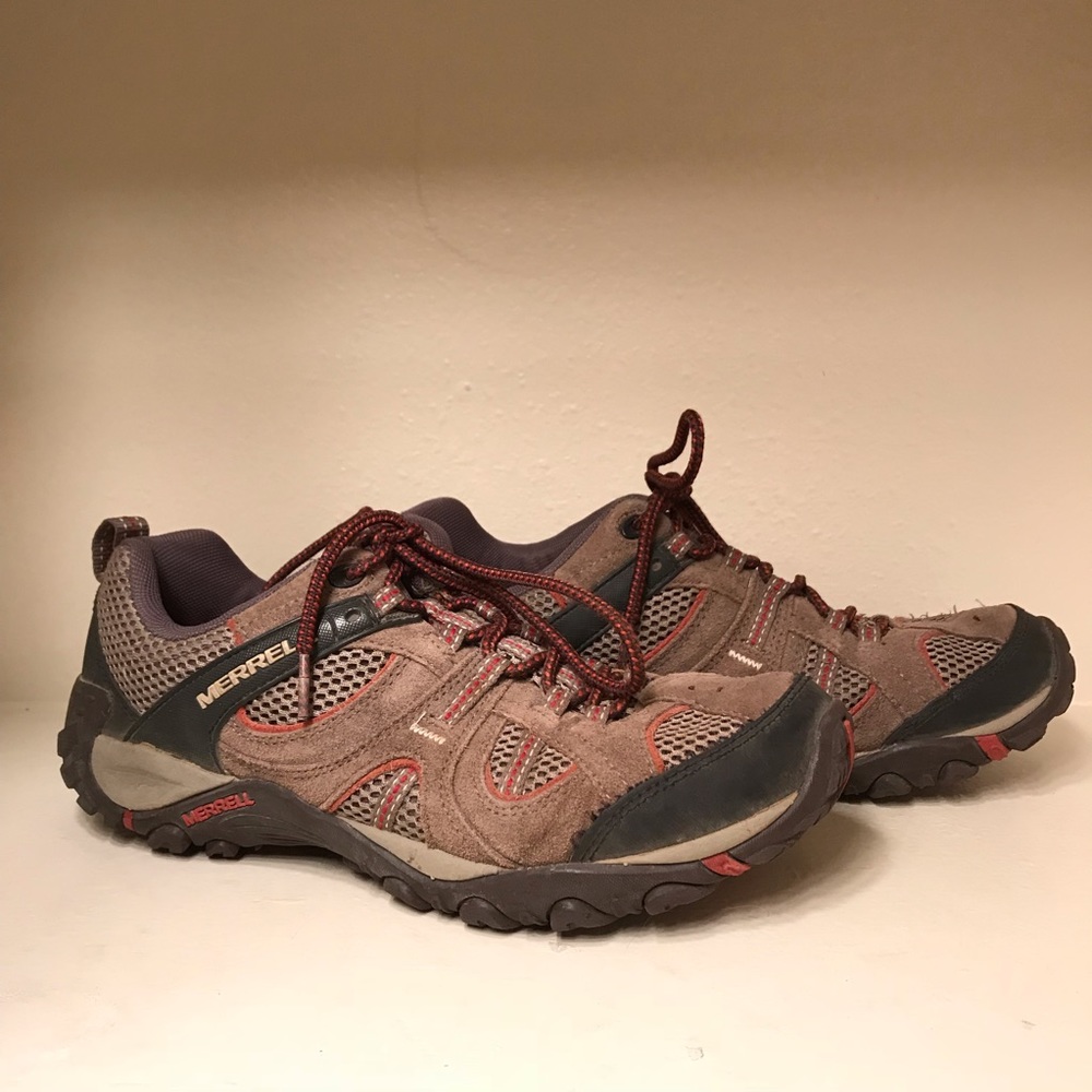 •SOLD•Men’s Merrell Bungee Cord Hiking Shoe